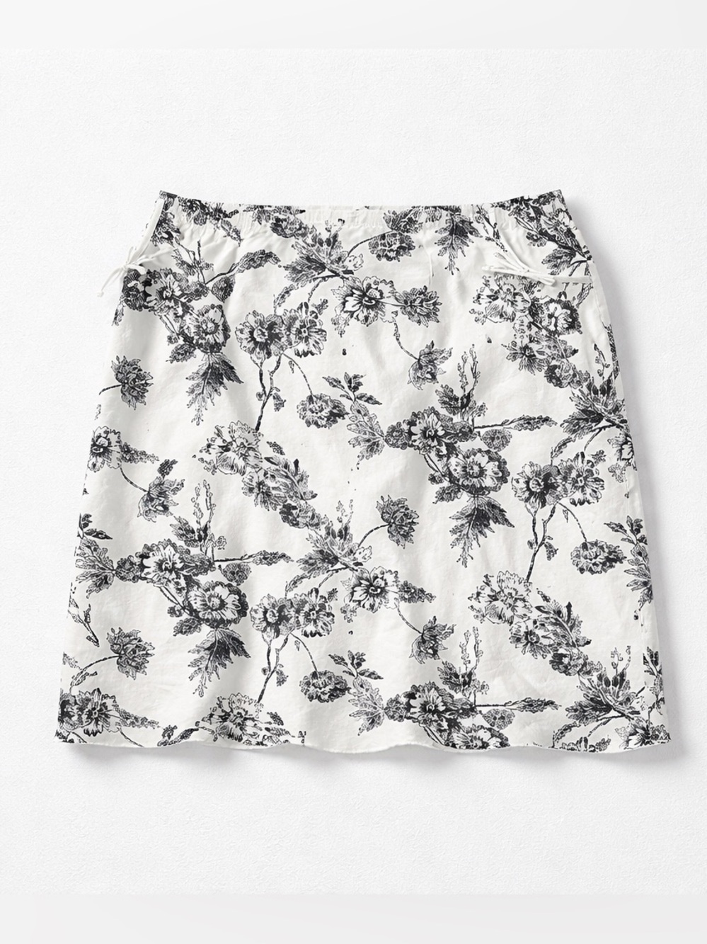Vintage White & Black Floral A-Line Skirt – Bow Detail Pockets (Size 26)